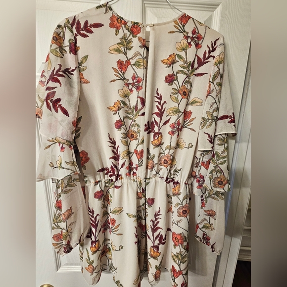 Sold.Guess Floral Romper. Size Large. - Picture 11 of 12